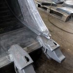 Spawanie stalowej łyżki do maszyn budowlanych