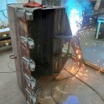 Spawanie stalowej łyżki do maszyn budowlanych