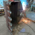 Spawanie stalowej łyżki do maszyn budowlanych