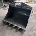 Stalowe łyżki do maszyn budowlanych